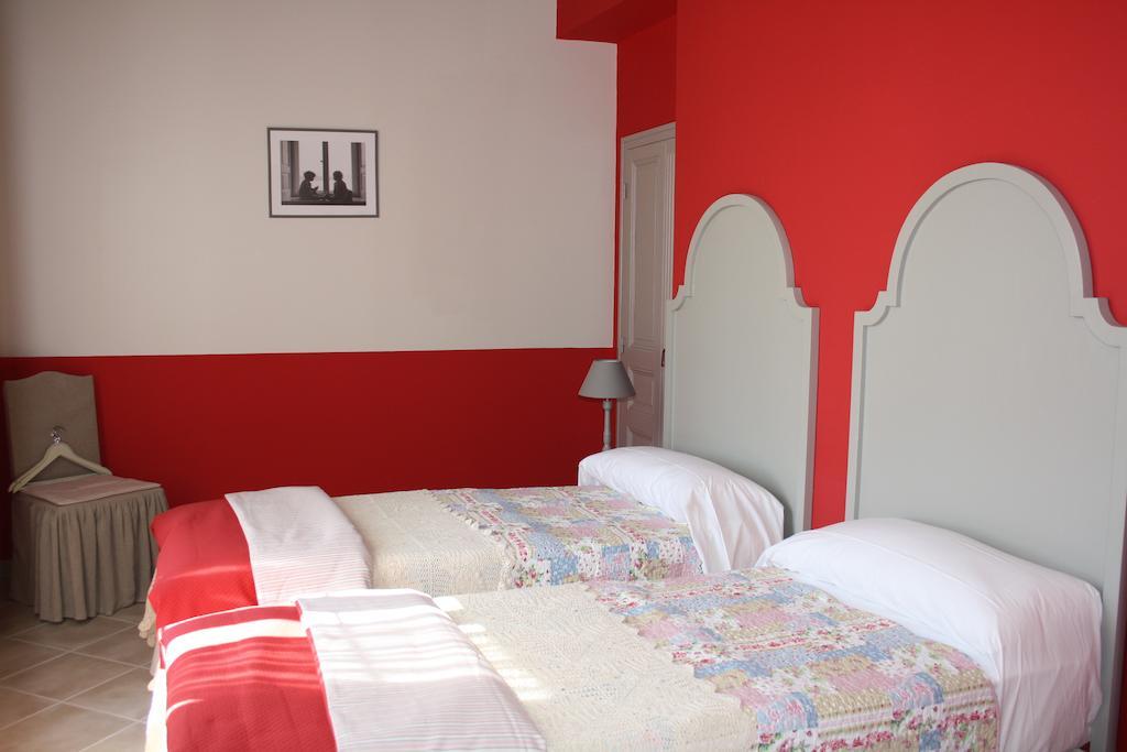 La Gourgasse Vieille Hotel Beziers Room photo
